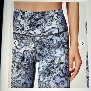 Lululemon Wunder Under Crop (Hi-Rise) Luxtreme in “Hanakotoba Starlight Multi, 4